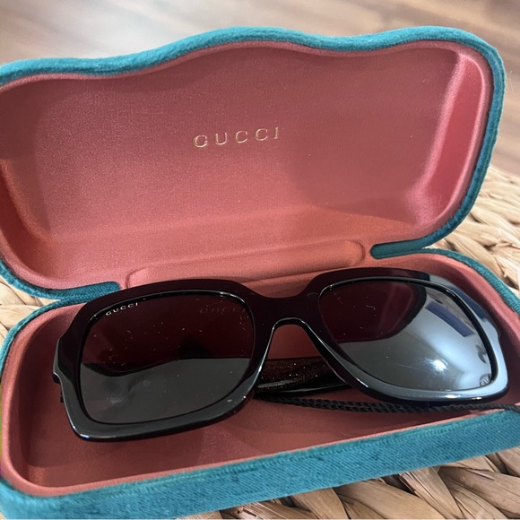 BRAND NEW Women’s Gucci Sunglasses